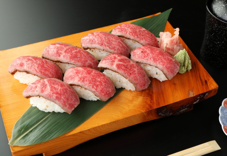 8 pieces of grilled meat sushi